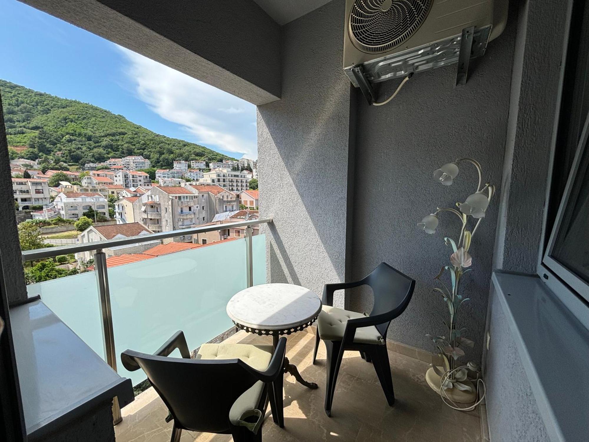 Charming Stay In Budva Center With Parking Apartment