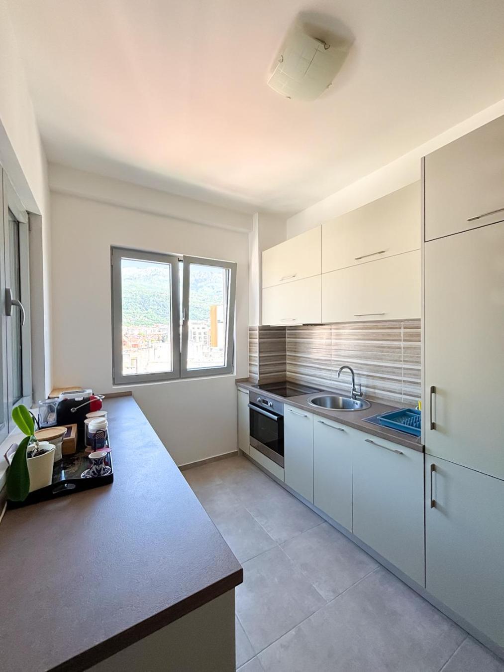 Charming In Center With Parking Apartment