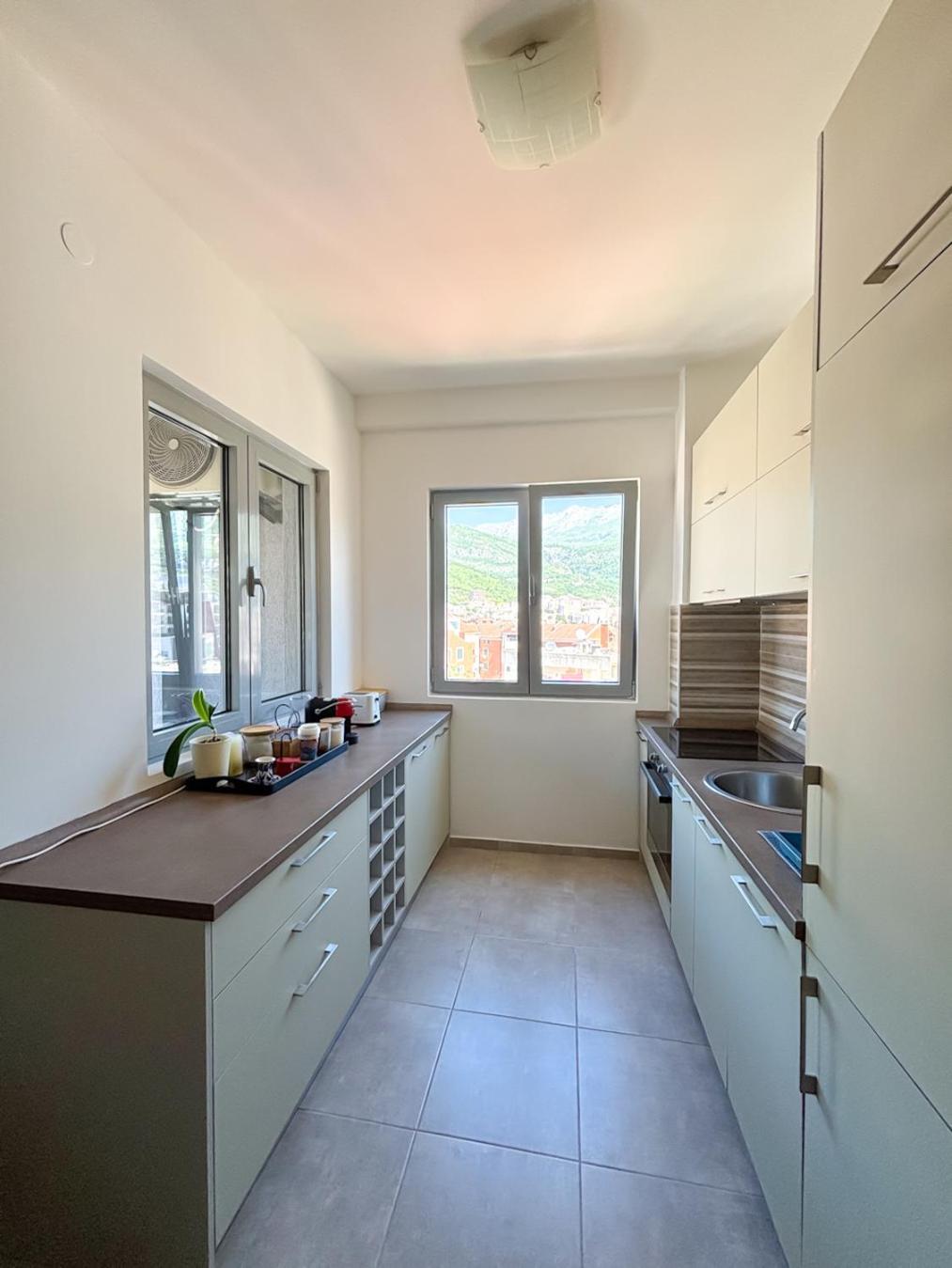 Charming In Center With Parking Apartment Budva